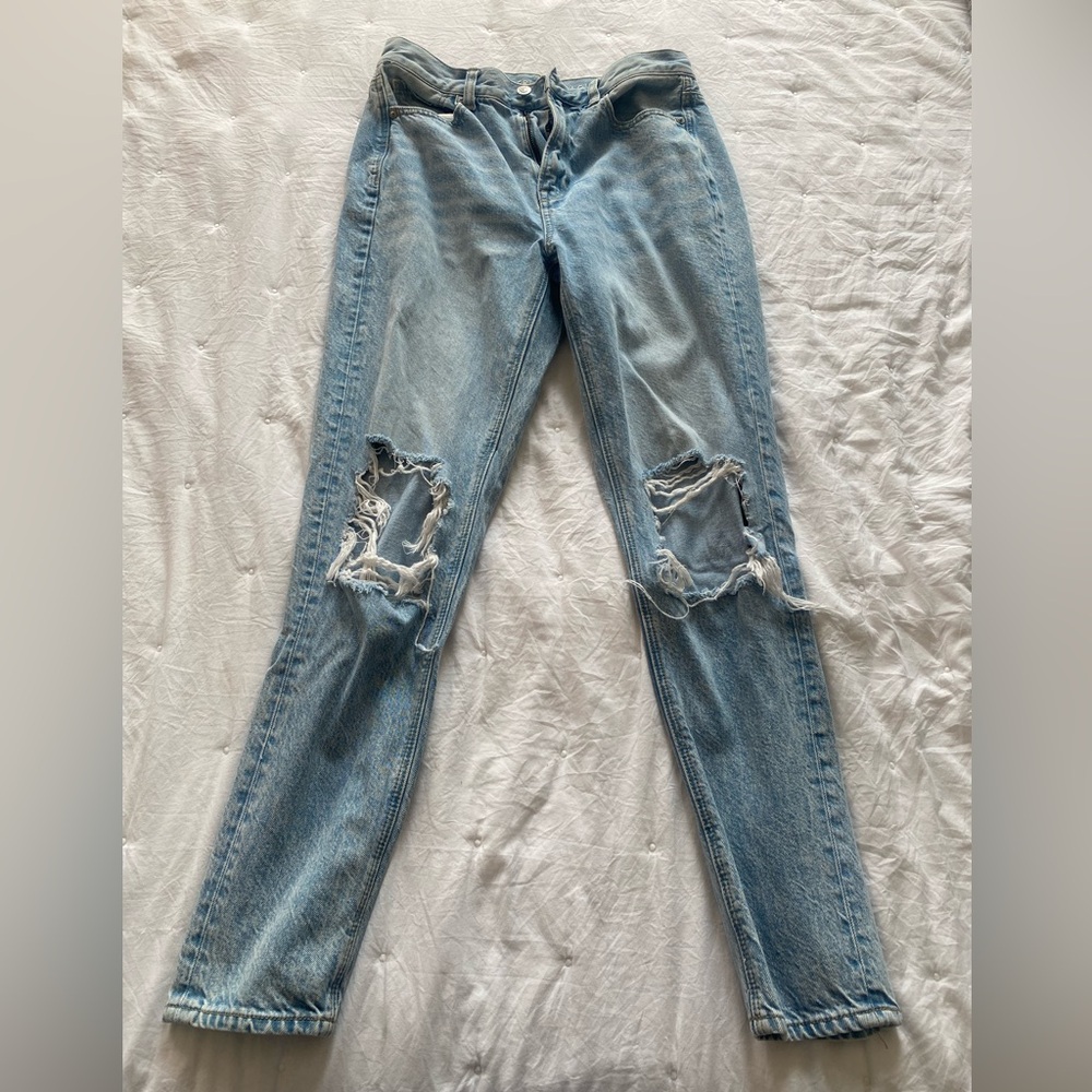 American Eagle ripped light blue Mom Jean